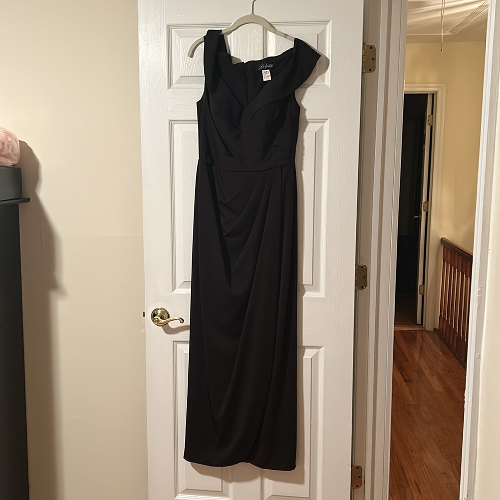 NWOT La Femme black evening gown - Picture 5 of 7